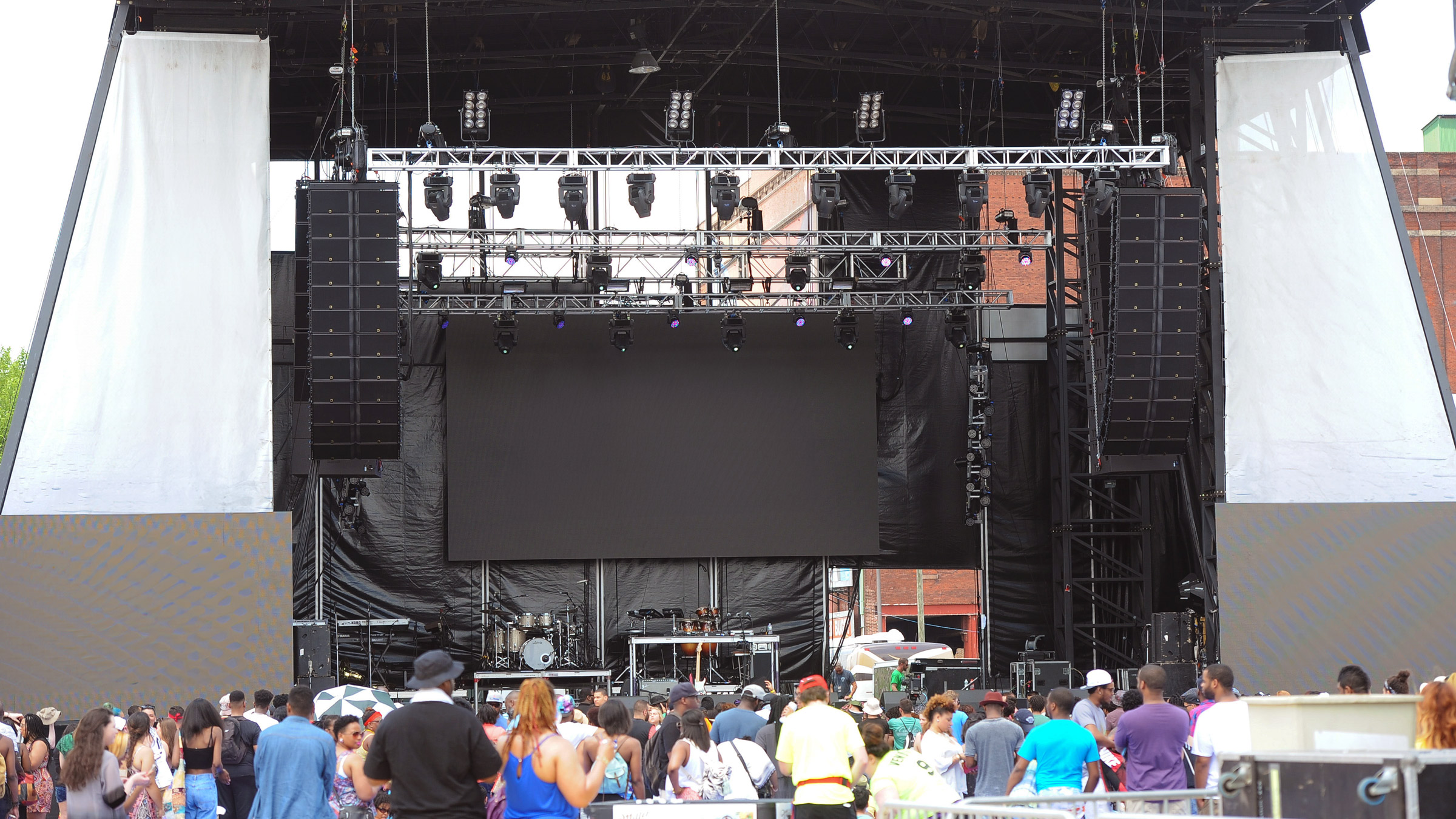 Roots Picnic live